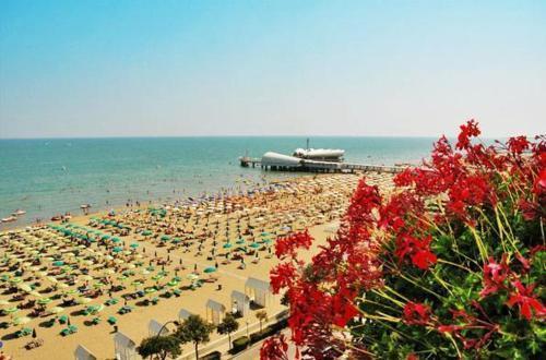 Hotel Columbus Dependance Lignano Sabbiadoro Esterno foto